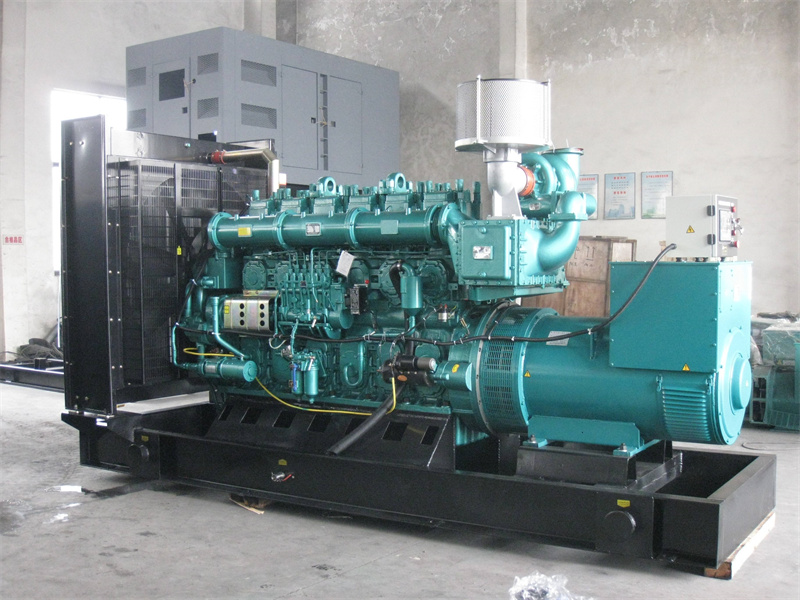 清苑200KW 柴油发电机的油耗是多少？