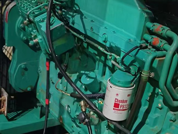 清苑如何确定新的发电机组控制系统是否与原系统兼容？