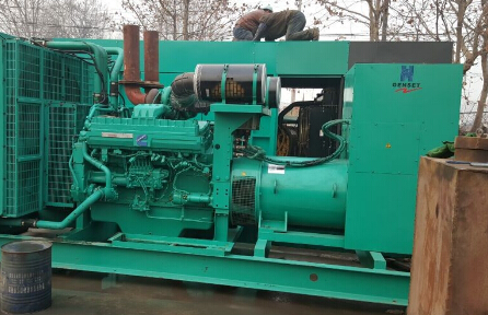 清苑发电机组如何判断水冷式机油散热器内部是否需要清洗？